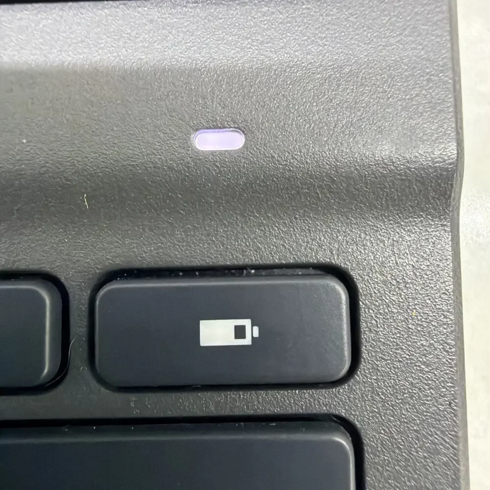 Logitech Slim Folio Pro YR0070 Bluetooth Keyboard iPad 2nd and 3rd Generation